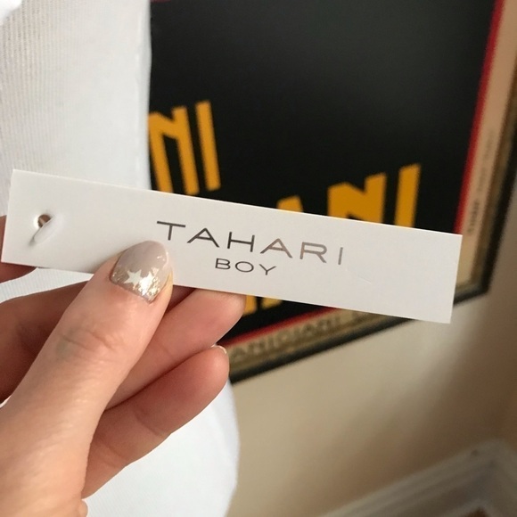 Tahari Boy: NWT Multi Colored Sign Language BE KIND Short Sleeved T-Shirt - Picture 3 of 7